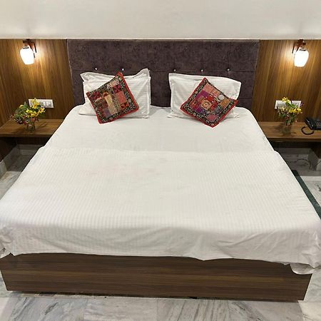 Hotel Zen Khajurāho Buitenkant foto