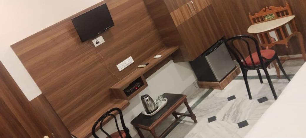 Hotel Zen Khajurāho Buitenkant foto
