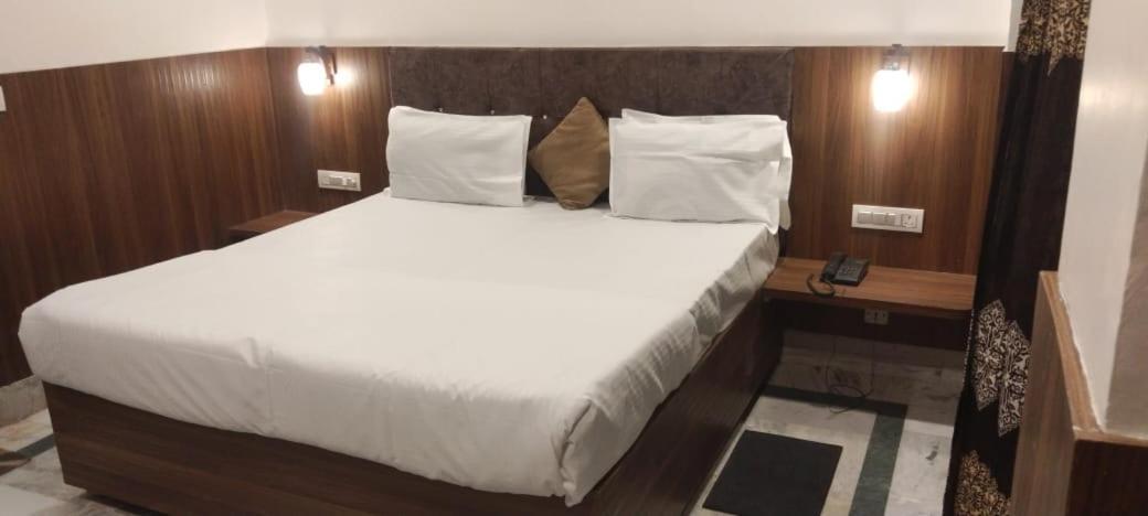 Hotel Zen Khajurāho Buitenkant foto