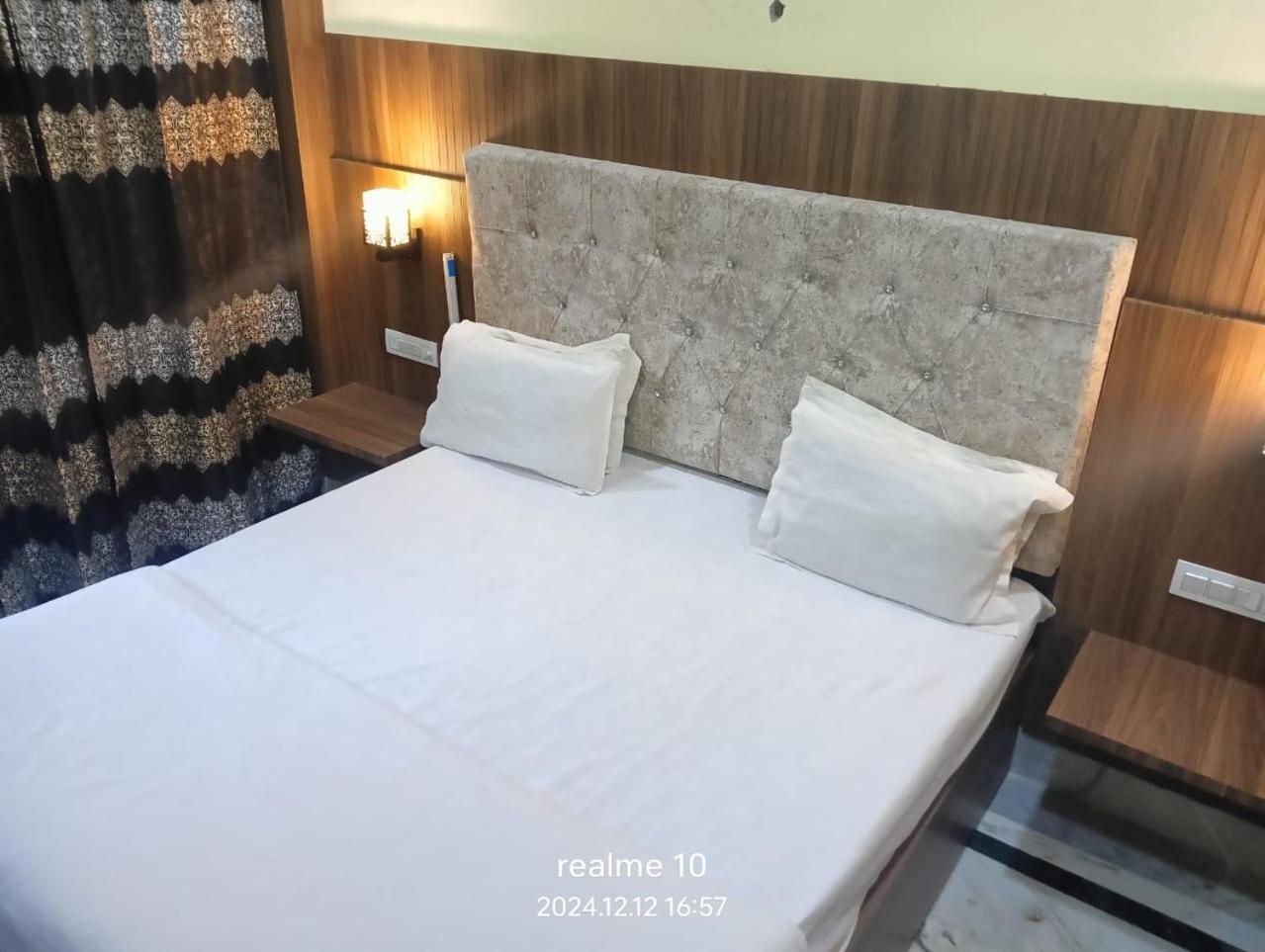 Hotel Zen Khajurāho Buitenkant foto