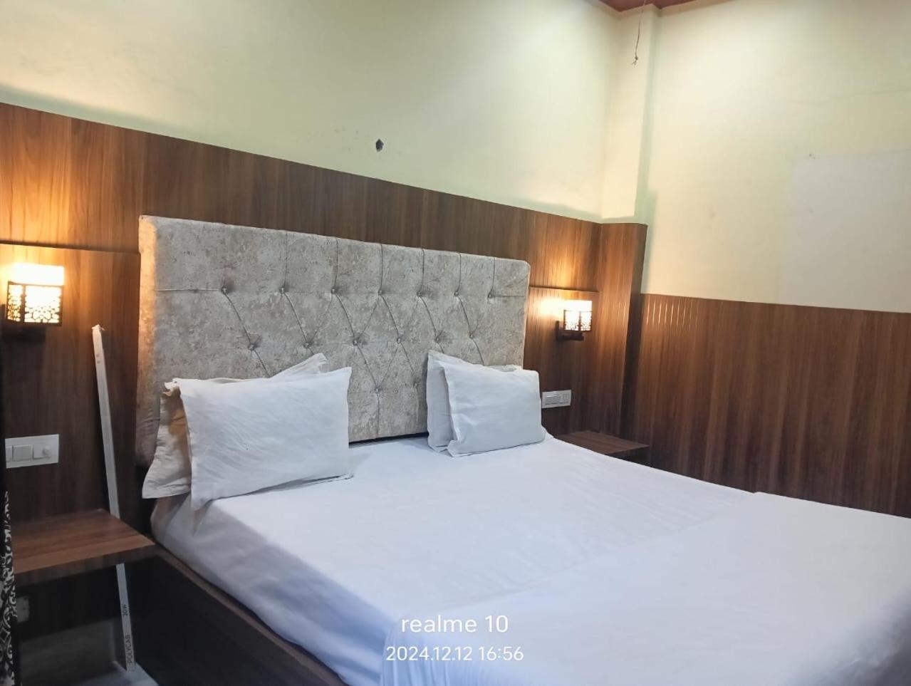 Hotel Zen Khajurāho Buitenkant foto