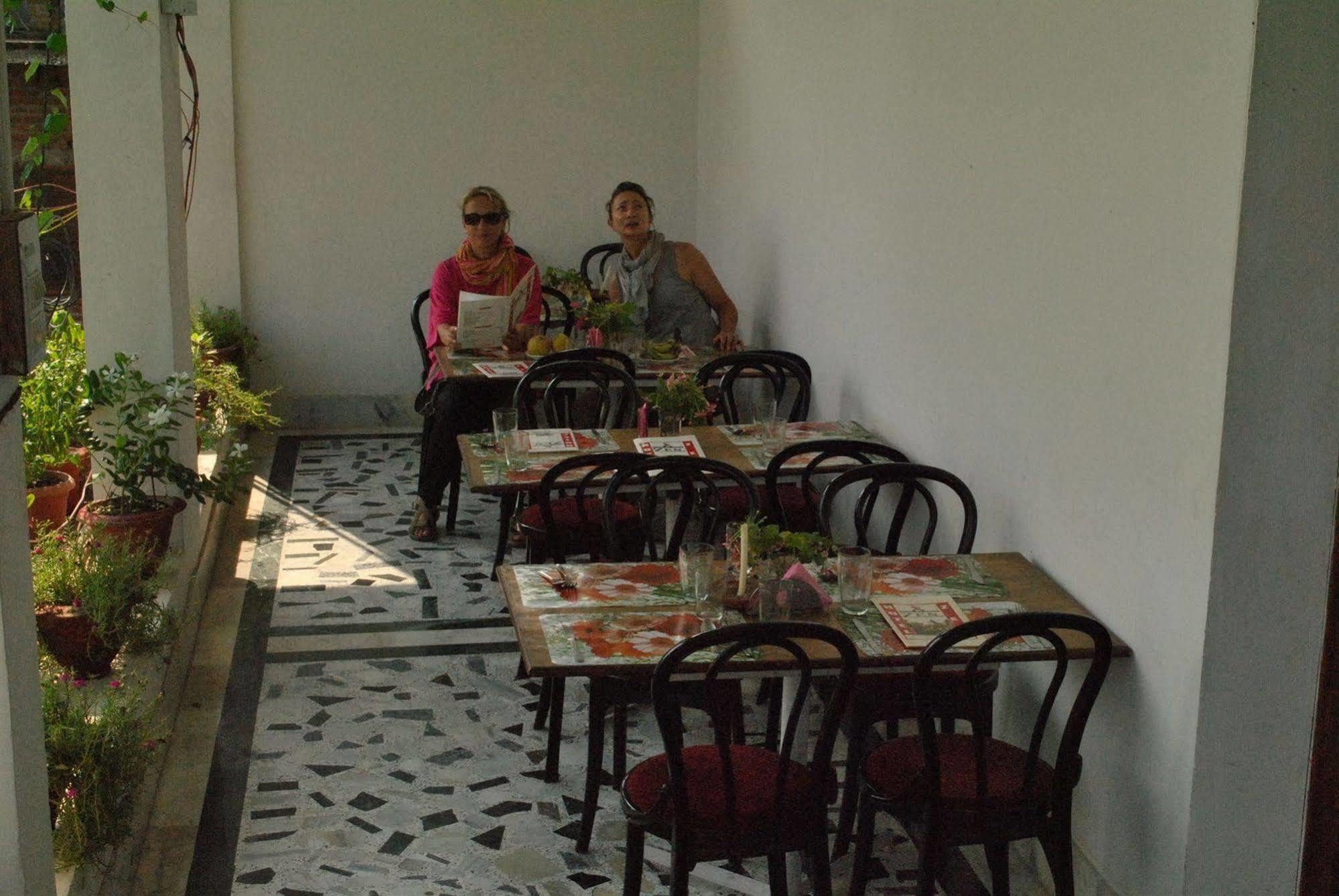 Hotel Zen Khajurāho Buitenkant foto